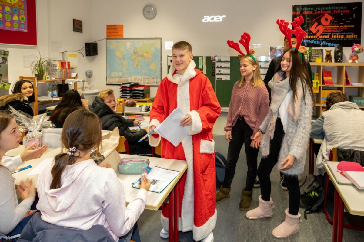 Besuch vom Nikolaus an der Hellweg-Realschule