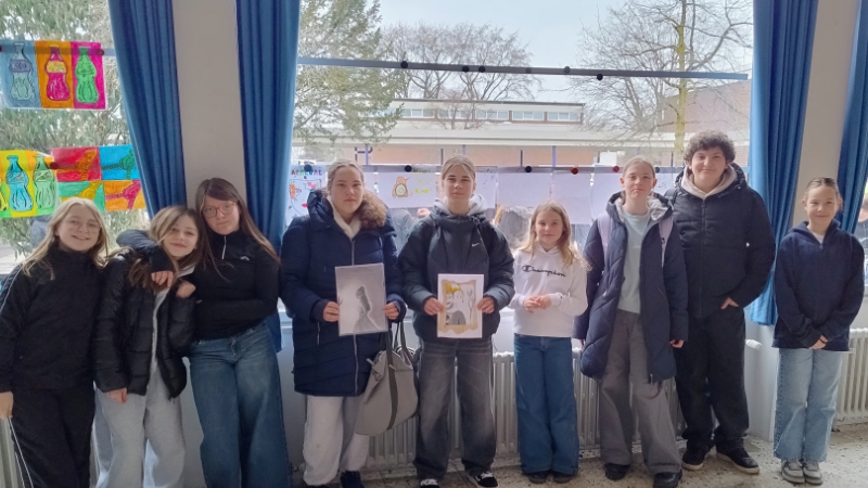 Die Gewinner des Zeichenwettbewerbs der Hellweg-RealSchule